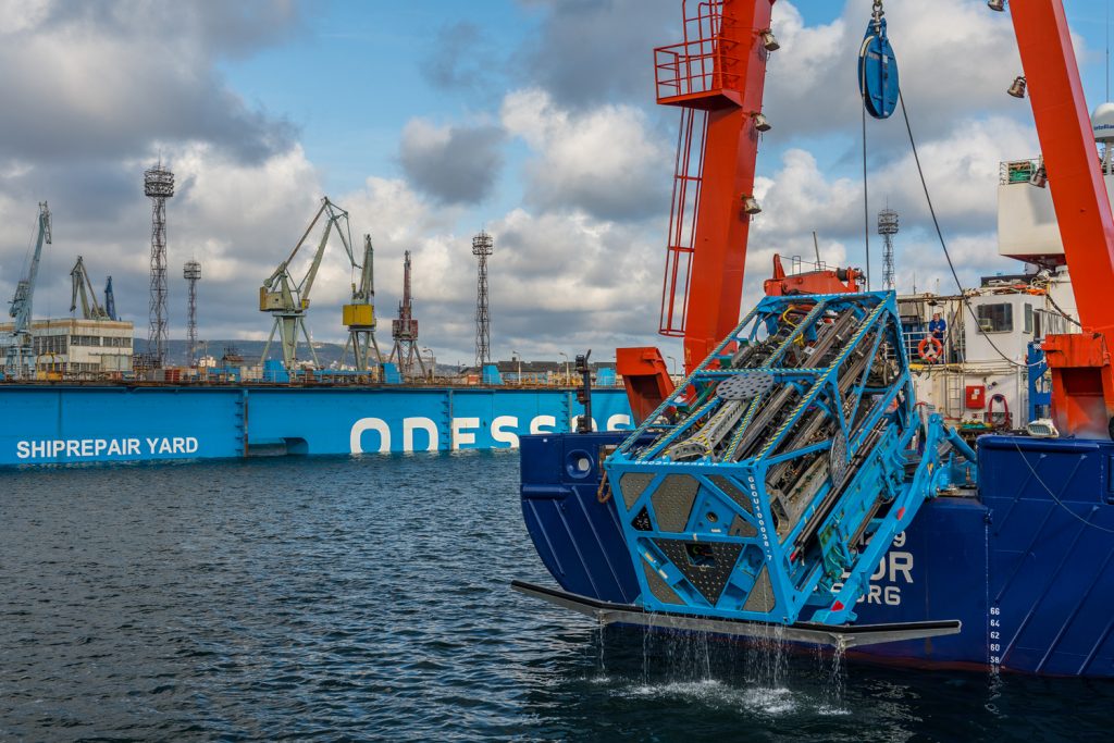 Harbor test with the drilling rig MARUM-MeBo200. Photo courtesy